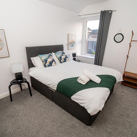 Spacious 3-Bed Near The City Centre Суонзи Екстериор снимка