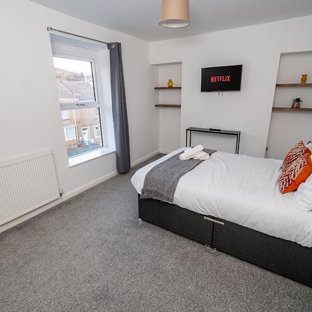 Spacious 3-Bed Near The City Centre Суонзи Екстериор снимка
