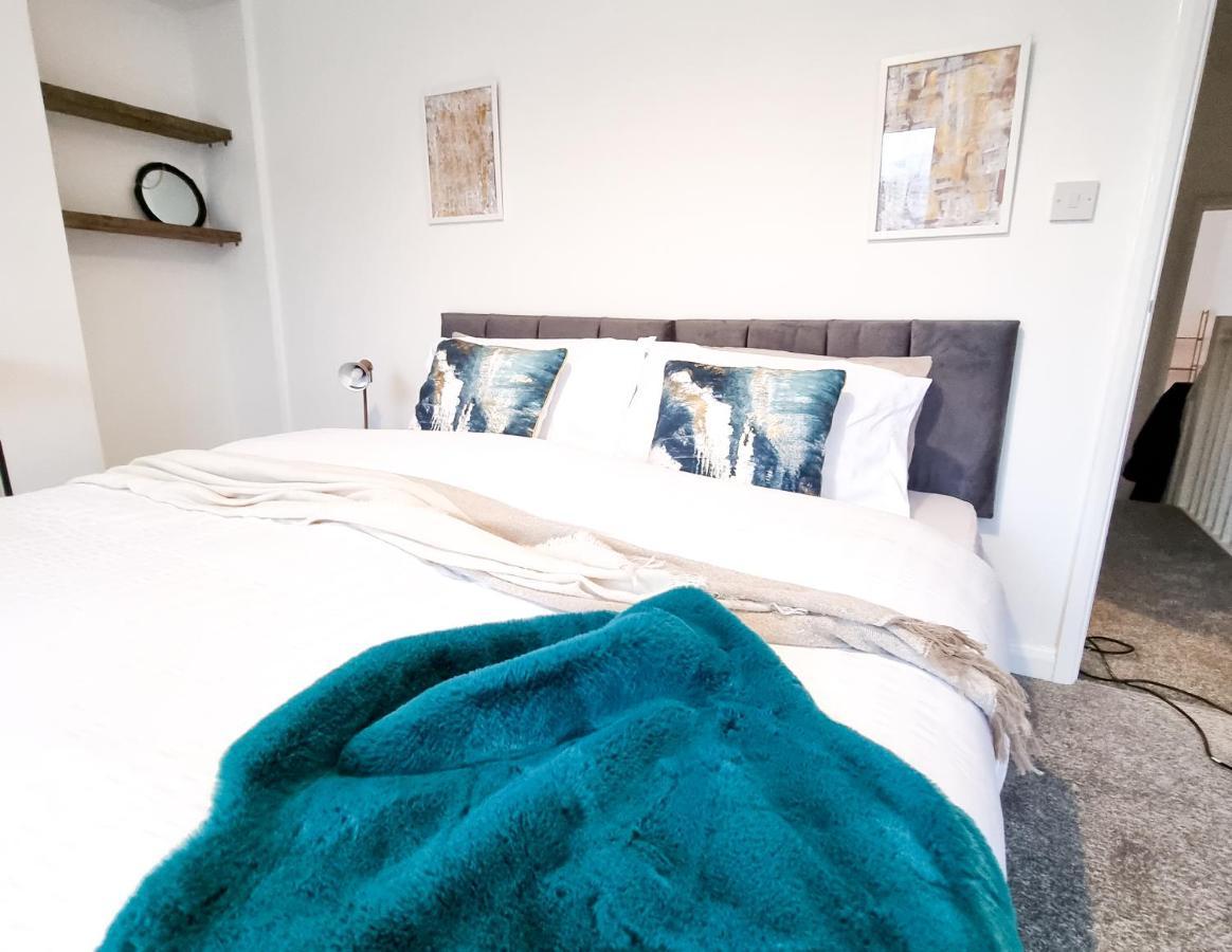 Spacious 3-Bed Near The City Centre Суонзи Екстериор снимка