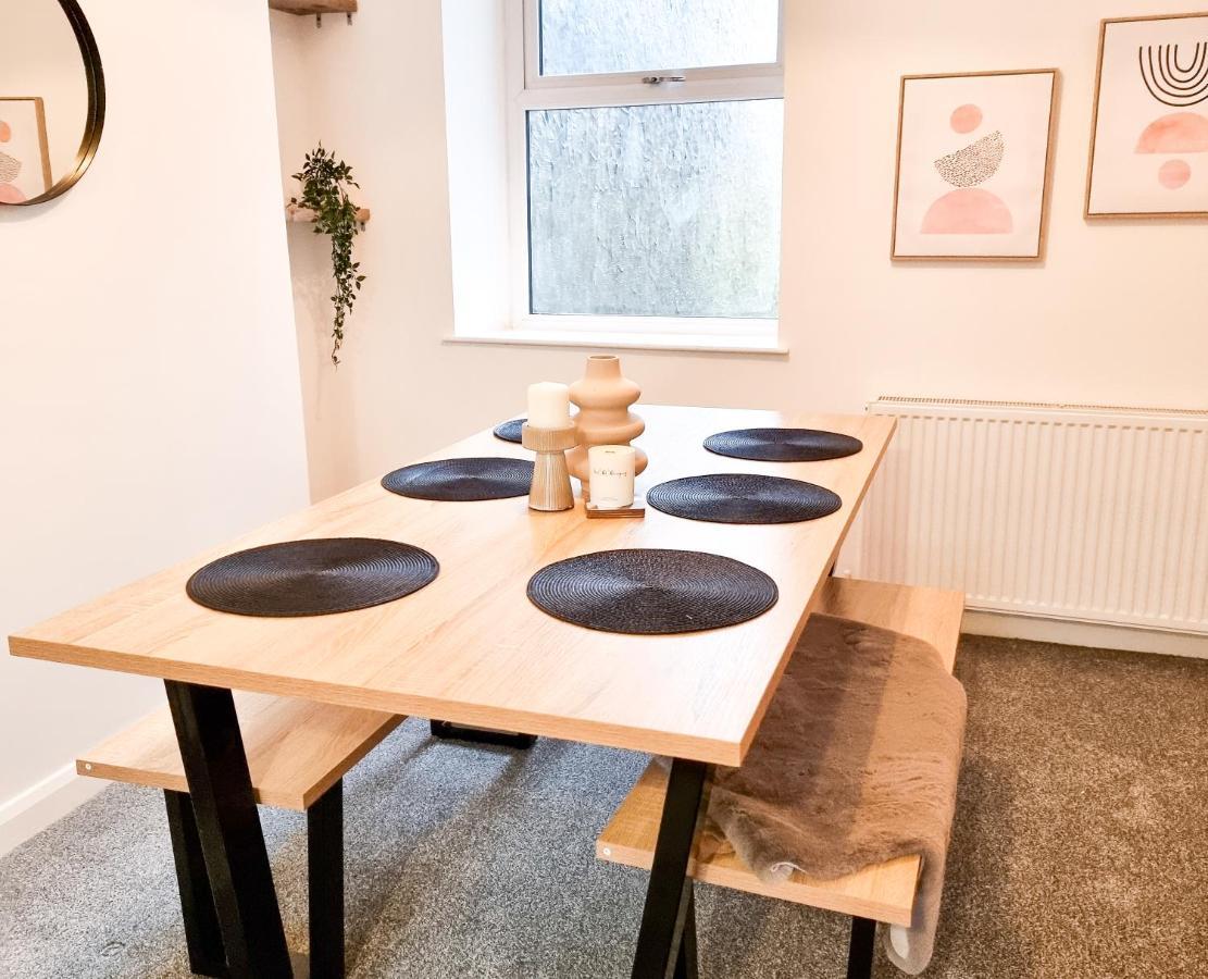 Spacious 3-Bed Near The City Centre Суонзи Екстериор снимка