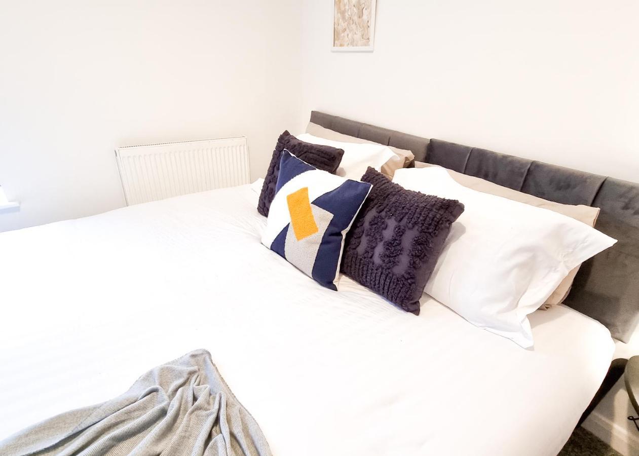 Spacious 3-Bed Near The City Centre Суонзи Екстериор снимка