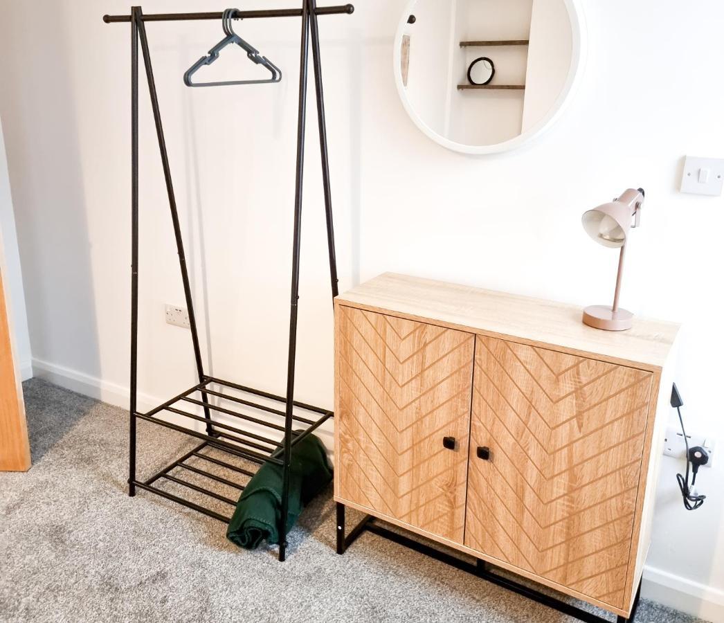 Spacious 3-Bed Near The City Centre Суонзи Екстериор снимка