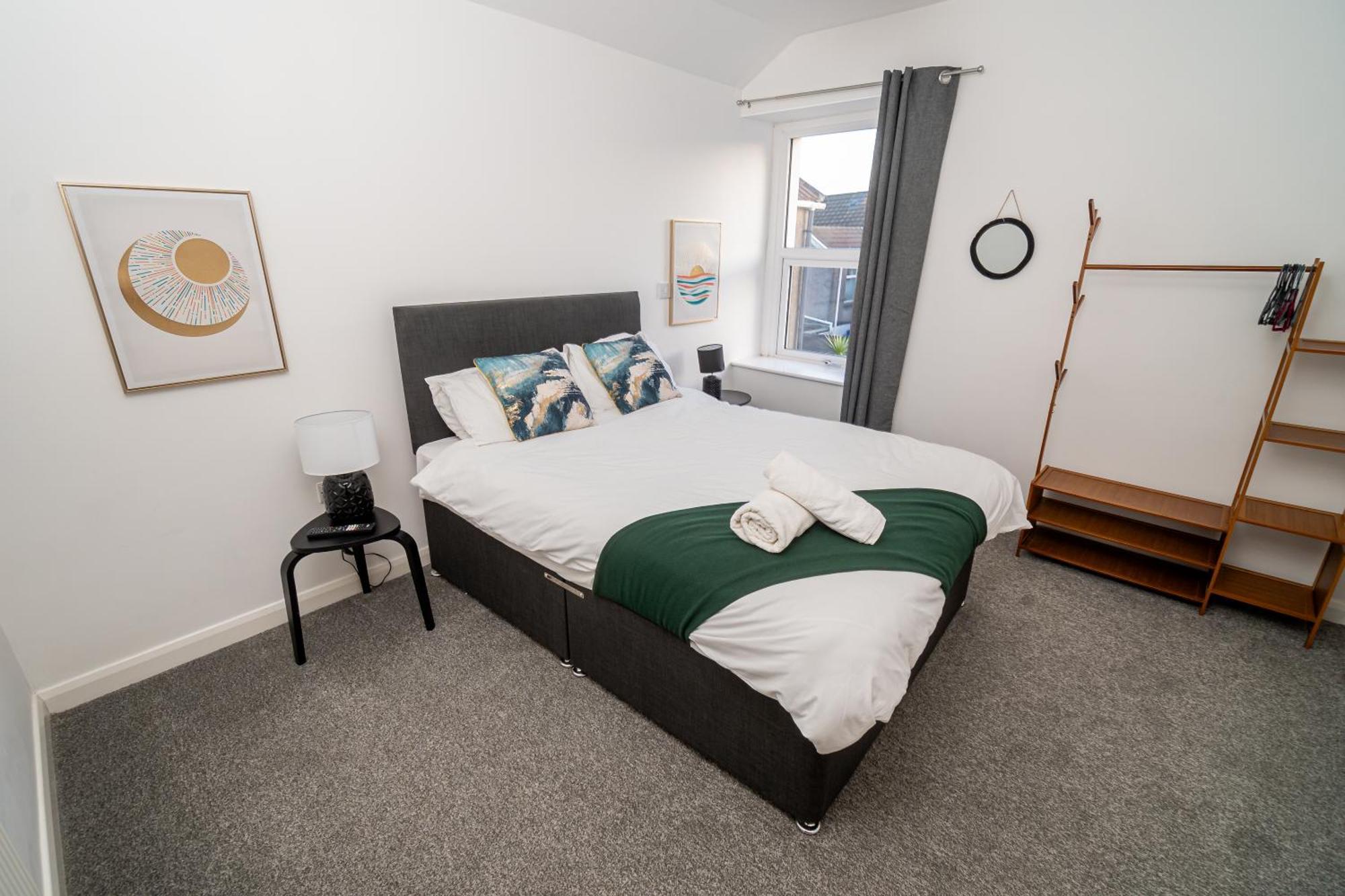 Spacious 3-Bed Near The City Centre Суонзи Екстериор снимка