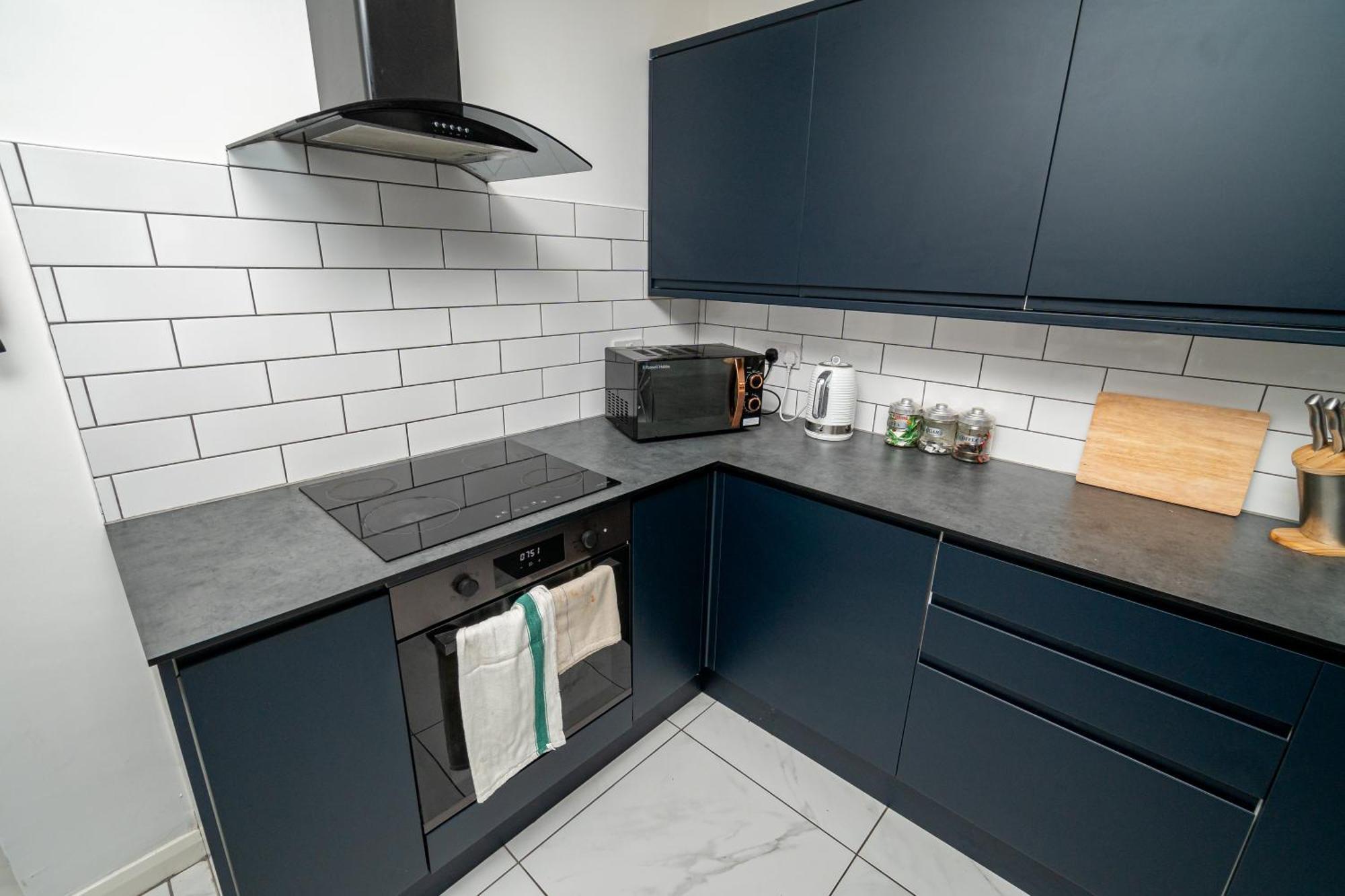 Spacious 3-Bed Near The City Centre Суонзи Екстериор снимка