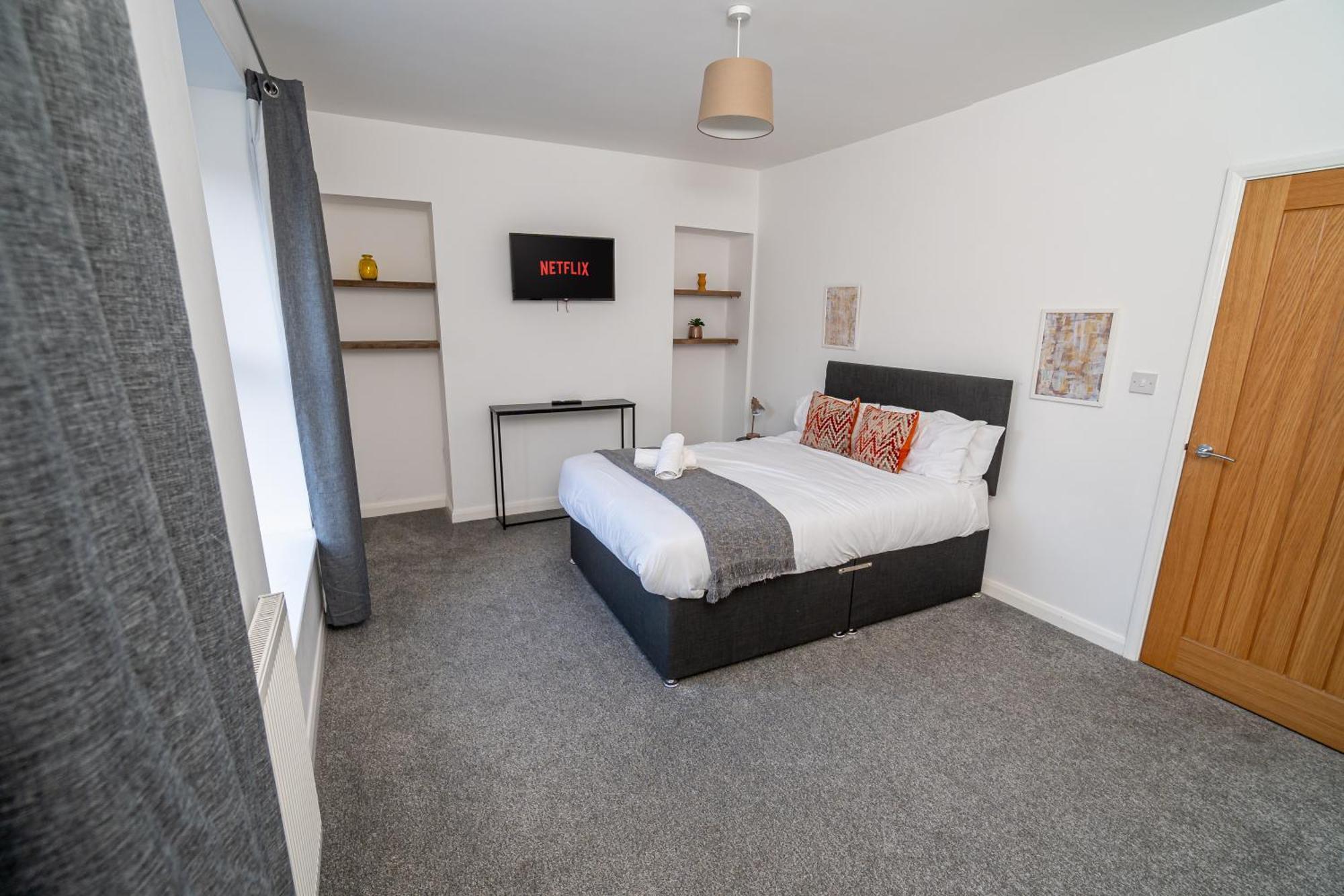Spacious 3-Bed Near The City Centre Суонзи Екстериор снимка