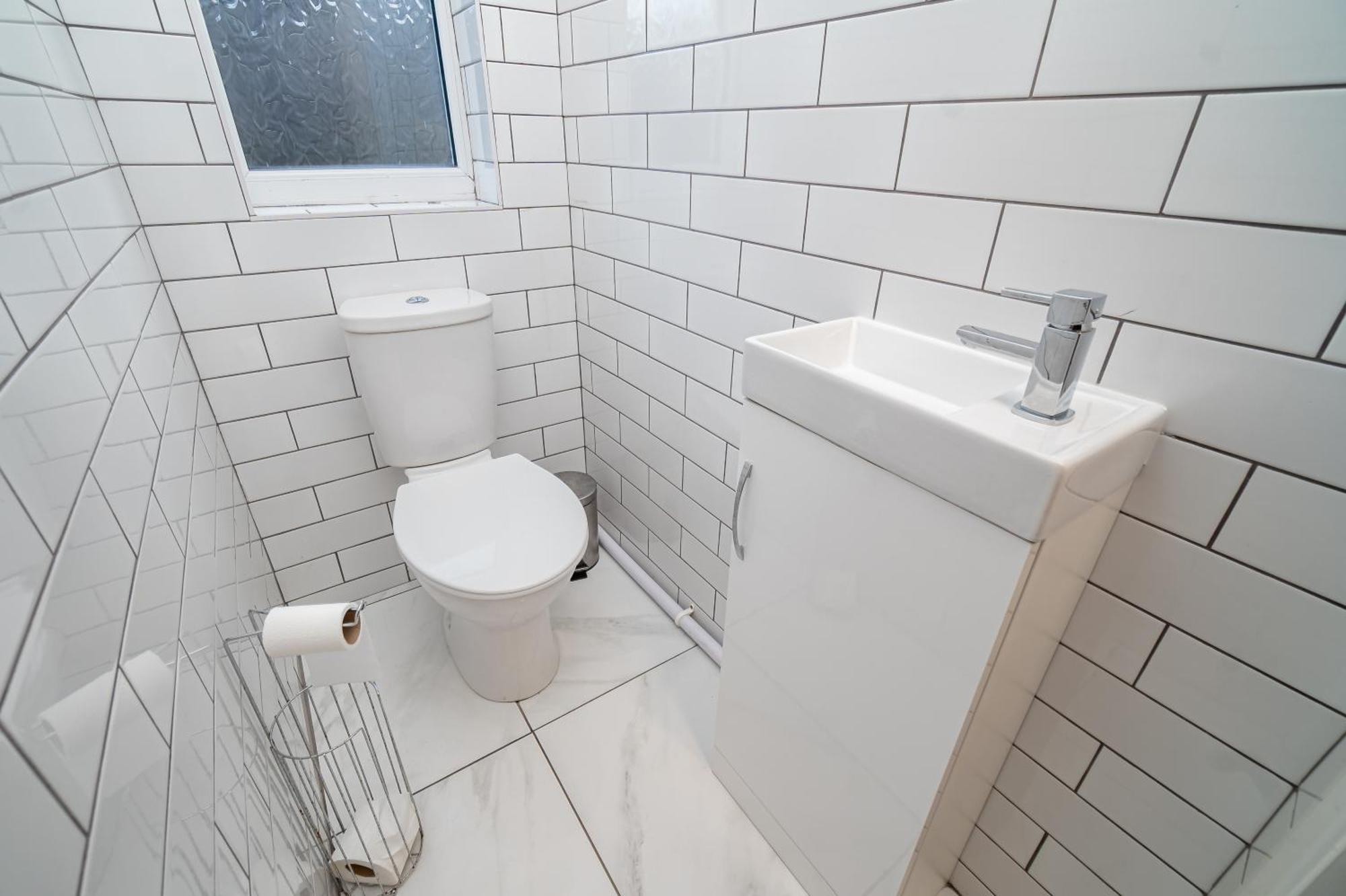 Spacious 3-Bed Near The City Centre Суонзи Екстериор снимка