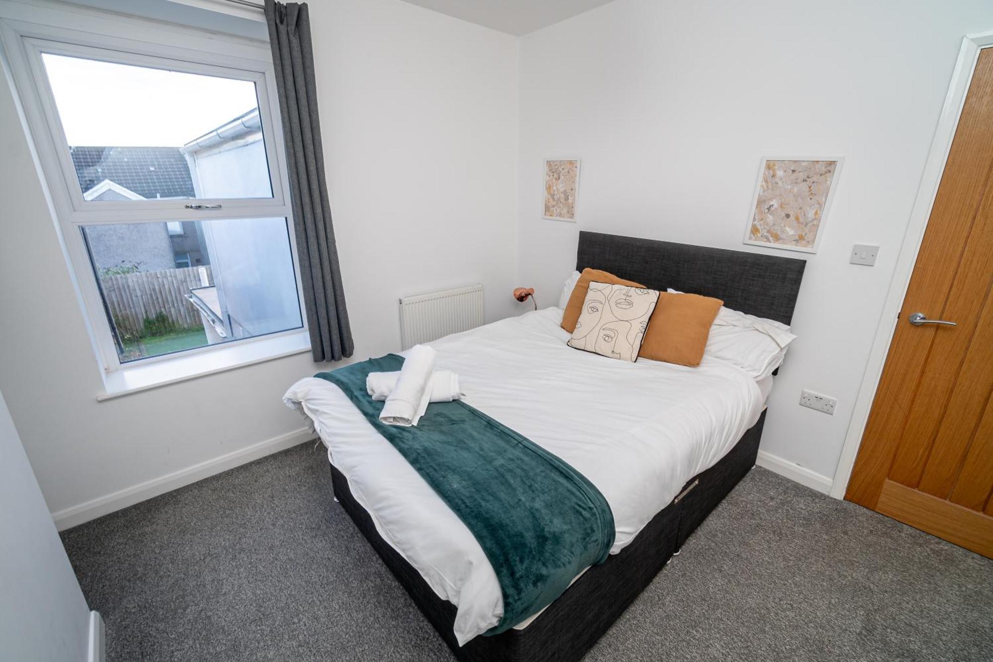 Spacious 3-Bed Near The City Centre Суонзи Екстериор снимка