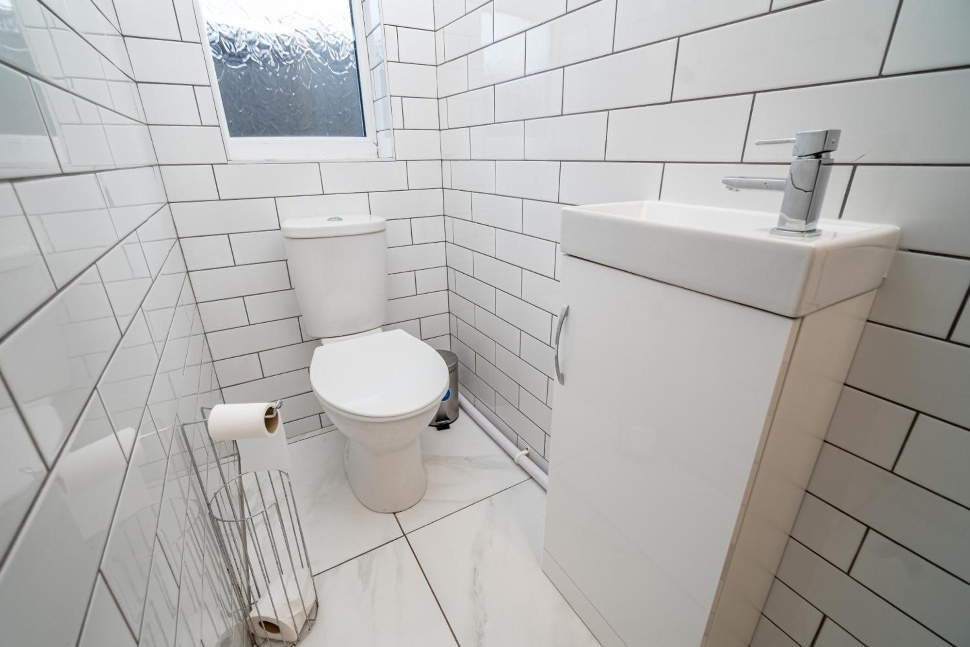 Spacious 3-Bed Near The City Centre Суонзи Екстериор снимка