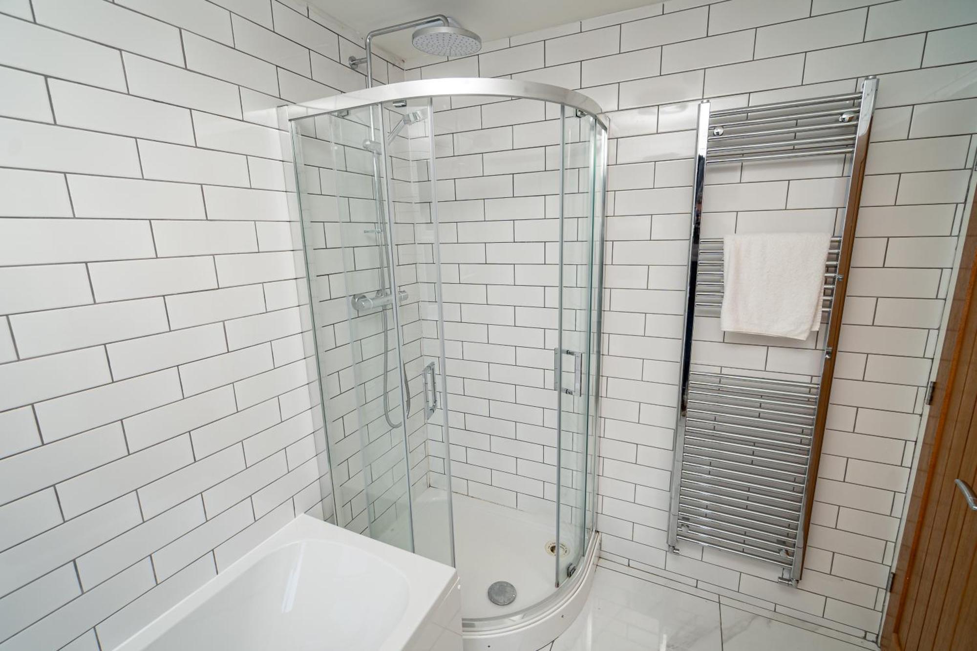 Spacious 3-Bed Near The City Centre Суонзи Екстериор снимка