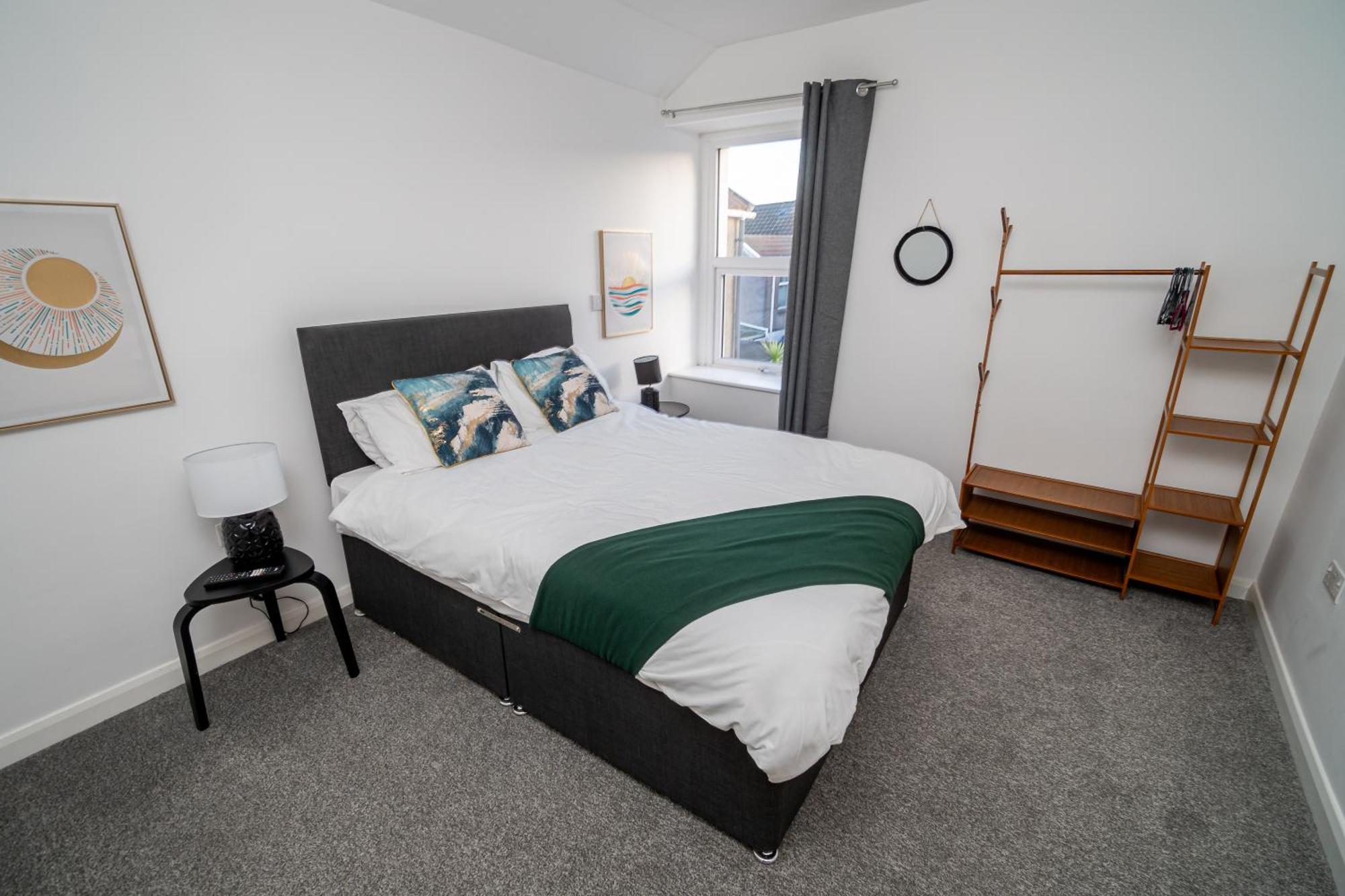 Spacious 3-Bed Near The City Centre Суонзи Екстериор снимка